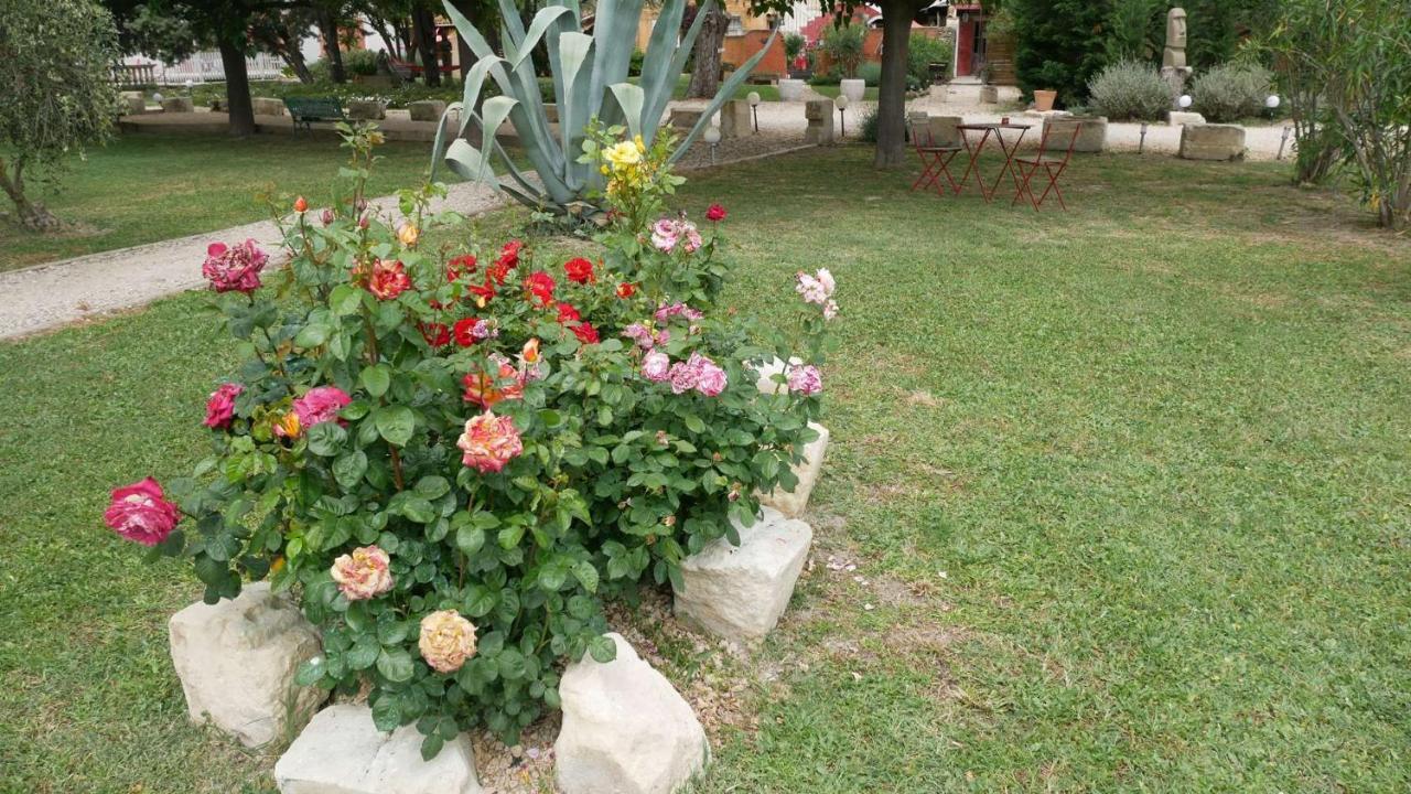 Mas Maurane - Le Bougainvillier Aux Portes D'Arles Apartment Tarascon Exterior foto