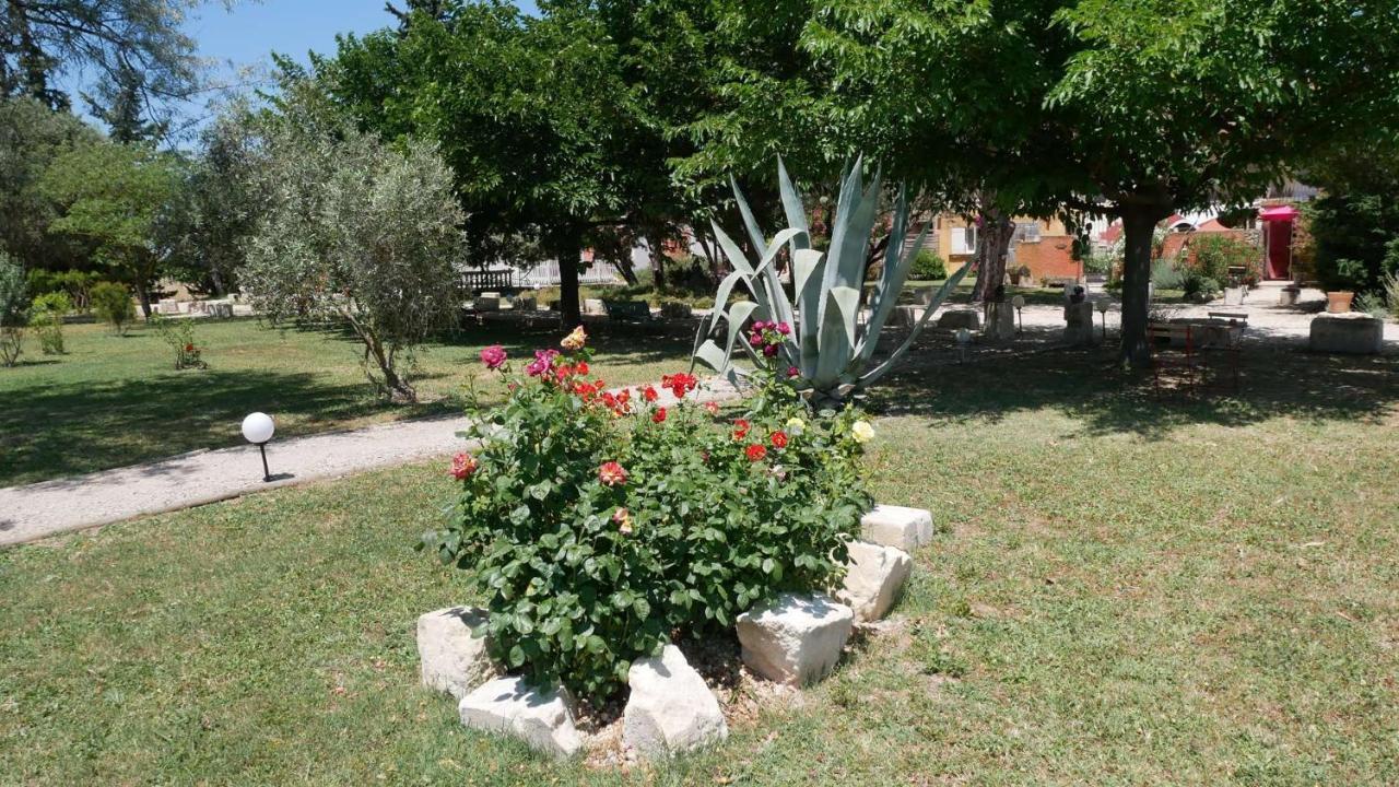 Mas Maurane - Le Bougainvillier Aux Portes D'Arles Apartment Tarascon Exterior foto